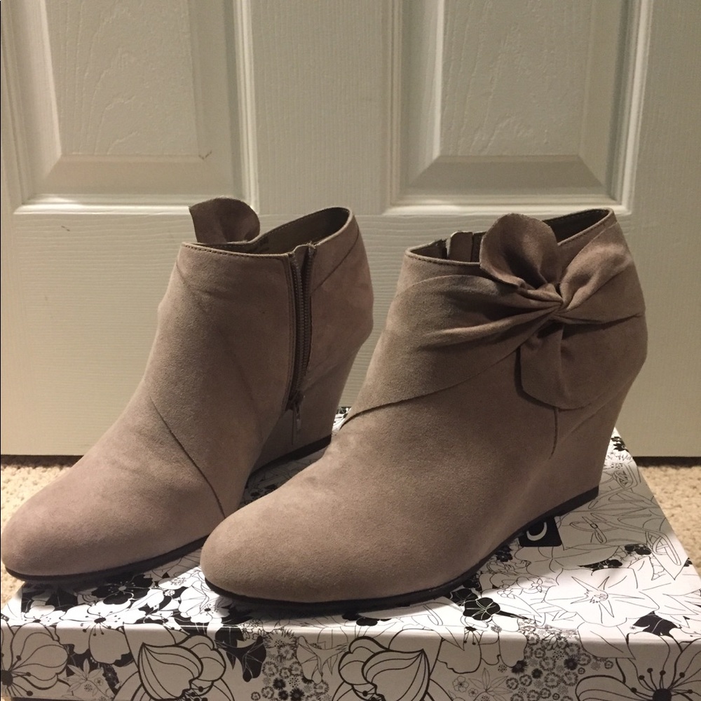 Tan booties! (3 inch heels)